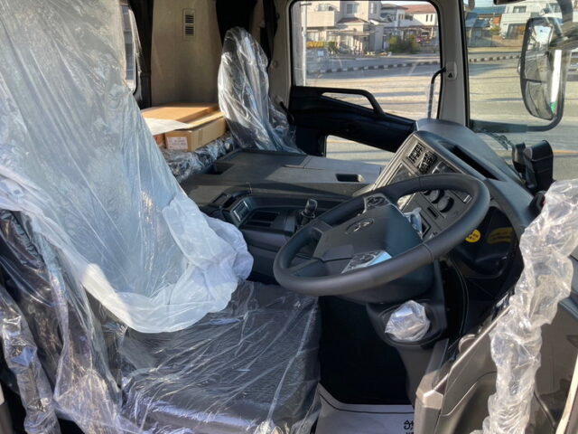 17スーパーグレート　トレーラーヘッド　ハイルーフ　未使用　E尺　460馬力　第5輪荷重11.500㎏　プレミアムライン