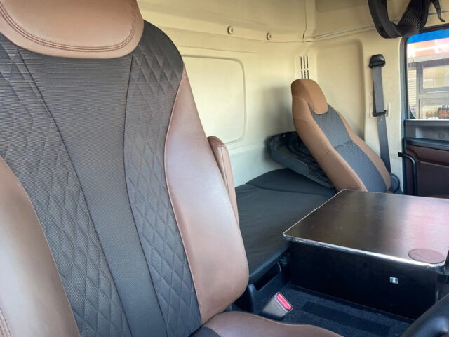 日野　17プロフィア　ハイルーフ　アルミウィング　アルミホイール　AT　メッキパーツ多数