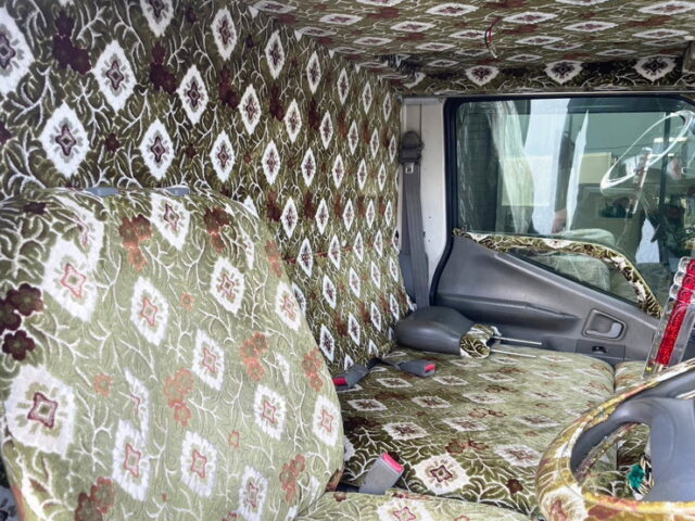 三菱ふそう　キャンター　平造りボディー　架装多数　電飾多数