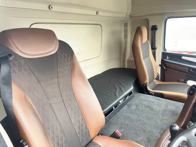 日野　プロフィア　寒冷地　ウィング　アルミホイール　メッキ多数