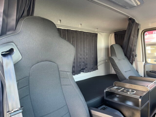 ギガ　平セルフ　4段クレーン　３軸　２デフ　ラジコン付　重機運搬仕様　歩み板付　ハイジャッキ