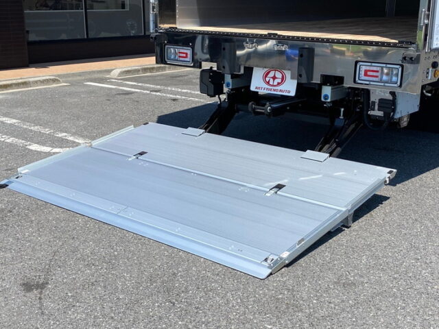 【875】R3　登録済未使用車　17プロフィア　ハイルーフ　ウィング　寒冷地仕様　格納ゲート付