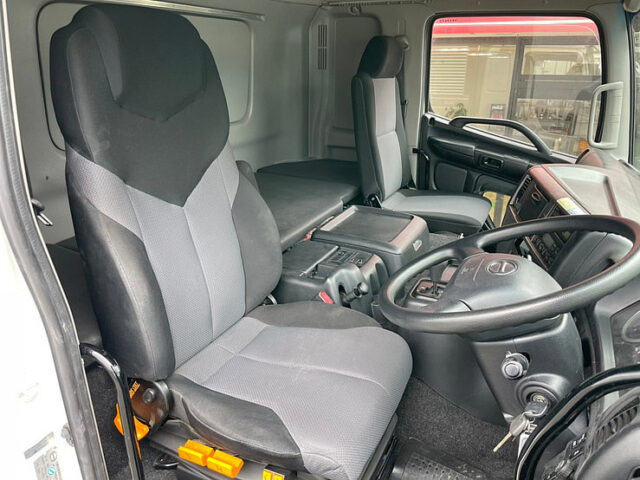 【953】H29　プロフィア　ハイルーフ　ウィング　総輪エアサス　門口ステンレス　走行キョリ50万km以下