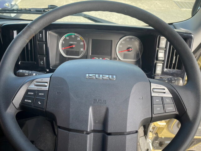 ギガ　平セルフ　4段クレーン　３軸　２デフ　ラジコン付　重機運搬仕様　歩み板付　ハイジャッキ