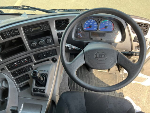 【1113】H29　クオン　ハイルーフ　ウィング　リア門口ステンレス　総輪エアサス