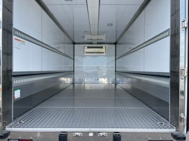 【1237】R4　17レンジャー　冷凍ウィング　6200ワイド　エアサス　未使用車　アルミシマ床　240馬力