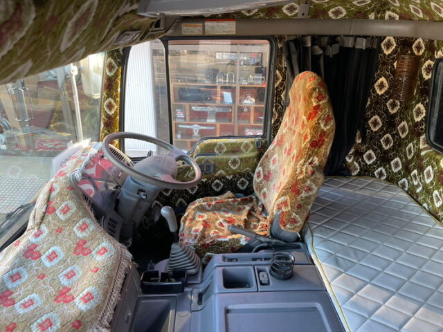 【1392】H12　テラヴィ　冷凍バン　V8　ダブルマフラー　7速　ステンレス多数