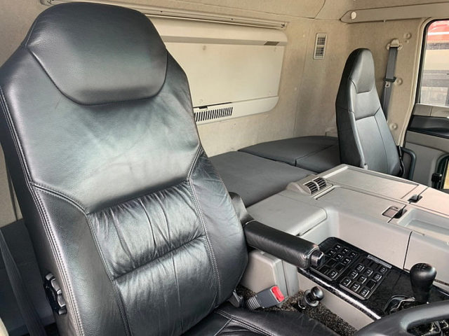 【709】H28　スーパーグレート　冷凍バン　ジョロダー4列　車検付