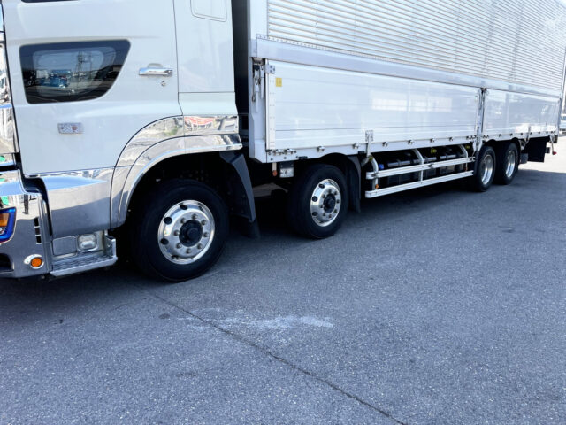 日野　17プロフィア　ハイルーフ　ウィング　7速MT　380馬力　81万km時ディーラーにてエンジン交換