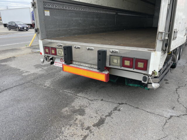 日野　プロフィア　ハイルーフ　ウィング　寝台メッキ　ステンレス多数