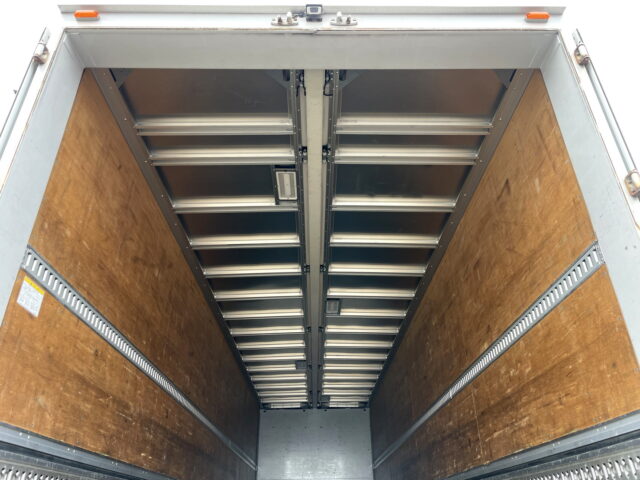 日野　17プロフィア　ハイルーフ　ウィング　7速MT　380馬力　エンジン交換済