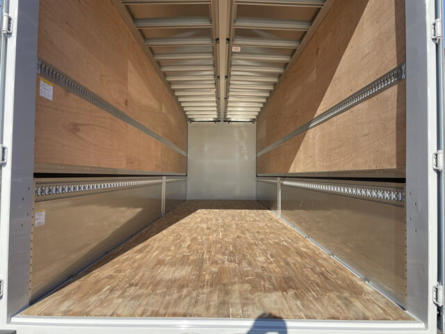 いすゞ　ギガ　ハイルーフ　ウィング　未使用車　アルミホイール　メッキ多数