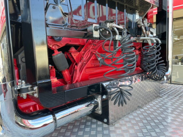 日野　17プロフィア　ヘッド　内装生地張り　ステンレス多数　メッキパーツ多数