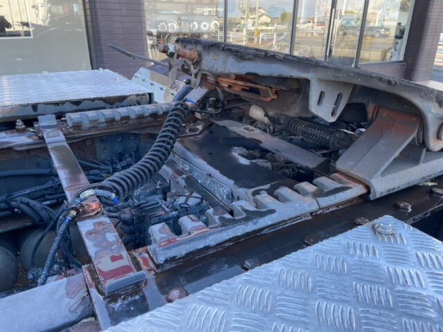 三菱ふそう　スーパーグレート　トレーラーヘッド　ハイルーフ　AT　ステンレスサイドバンパー