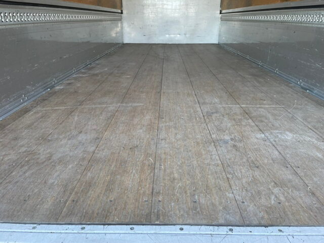 いすゞ:フォワード:ワイド:210馬力:アルミウィング:格納パワーゲート:リアエアサス:アルミホイール