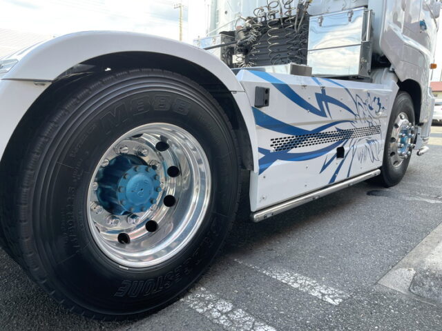 日野：プロフィア：トレーラーヘッド：ハイルーフ：ルーフバー：パイプバンパー：アルミホイール