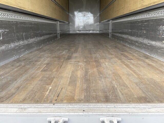 いすゞ：ギガ：ハイルーフ：ウィング：AT：木床：アルミホイール：リアエアサス