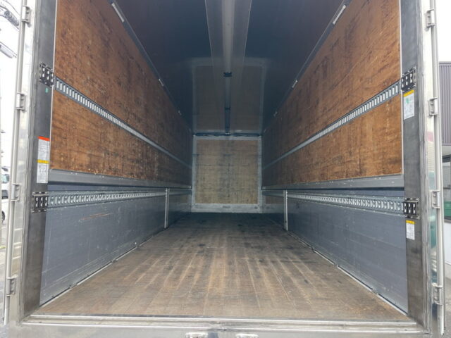 日野：17プロフィア：ハイルーフ：ウィング：メッキ多数：リア門口ステンレス：E13C