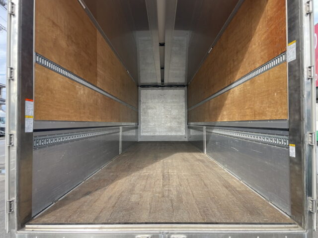 日野：17プロフィア：ハイルーフ：メッキ多数：アルミホイール：リア門口ステンレス