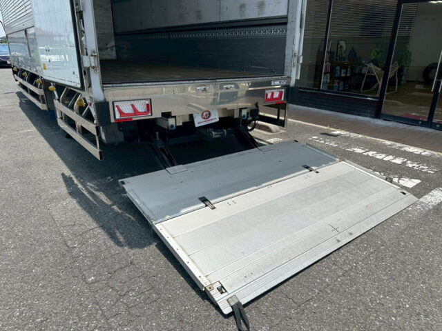 ファイター：6200ワイド：冷凍ウィング：板バネ：木床：アルミホイール：ステンレスサイドバンパー