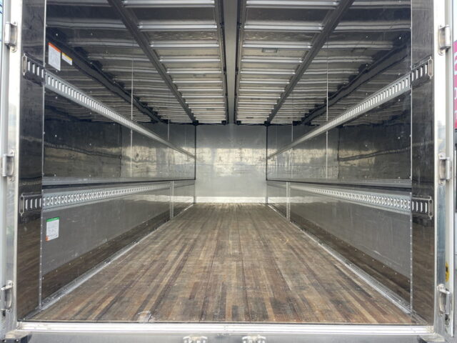 日野：17プロフィア：ハイルーフ：メッキ多数：ステンレス多数：アルミホイール