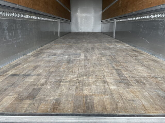 日野：17プロフィア：アルミウィング：ハイルーフ：7MT：リア門口ステンレス：アルミホイール：フロントバイザー ステンレス多数