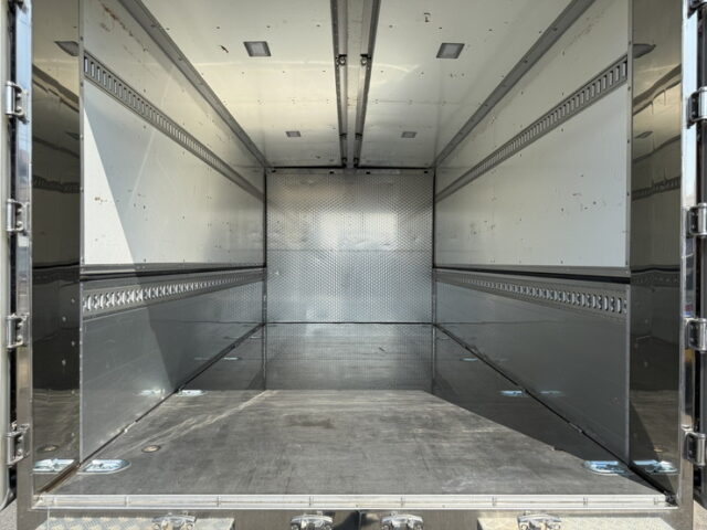 R3　日野　デュトロ　ワイドロング　アルミウィング　造りボディー　メッキ多数　