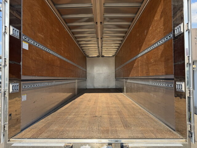 日野：17プロフィア：ハイルーフ：ウィング：メッキ多数：ステンレス多数：リア門口ステンレス