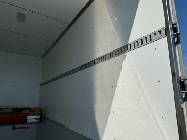 ブルーテックキャンター：造りボディ：アルミバン：ワイド超ロング：舟形バンパー：バスフェンダー