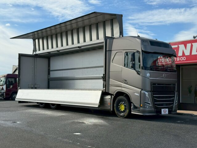 VOLVO：FH：グローブトロッター：ウィング：ブラックウルフホイール：木床