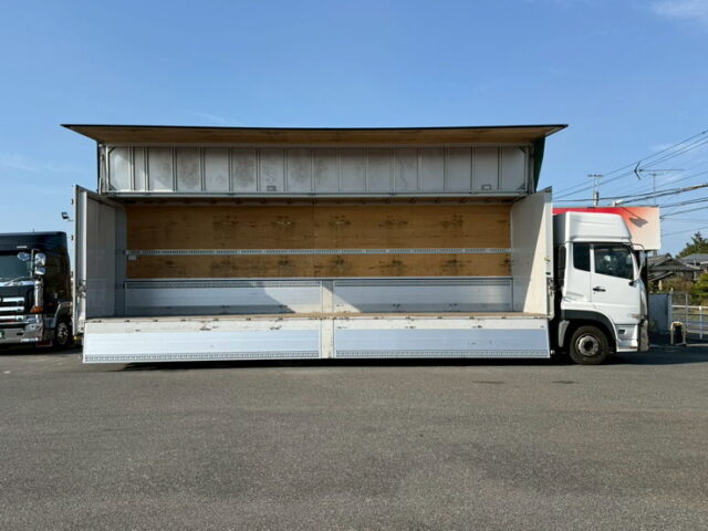 UDトラックス：クオン：ハイルーフ：ウィング：メッキ多数：木床：ラッシング2段