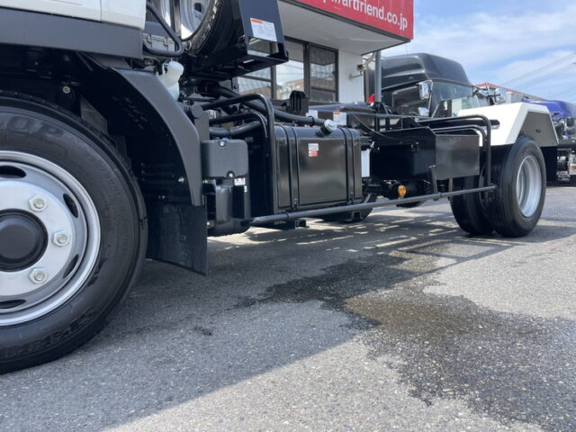 いすゞ：フォワード：登録済未使用：アームロール：3人乗り：ベッドレス：積載3.750㎏