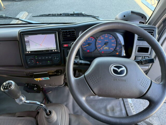 タイタンダッシュ：平ボデー：架装多数：標準幅：アオリステンレス張り：マニ割り