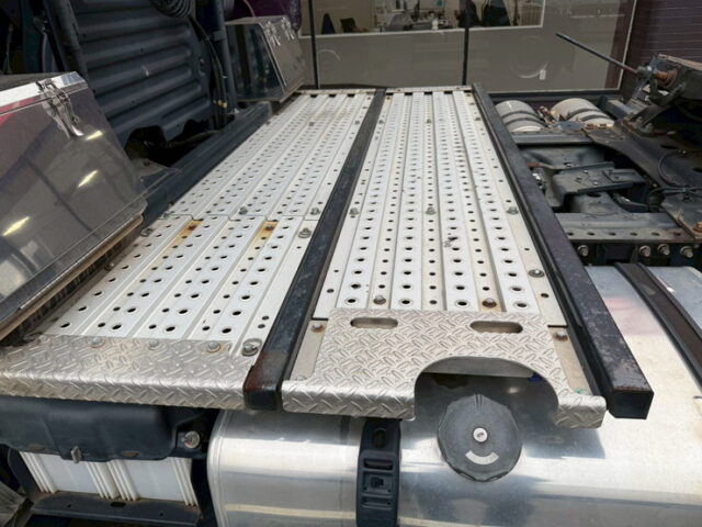 日野：17プロフィア：ハイルーフ：トレーラーヘッド：第5輪荷重11.500㎏：E13C