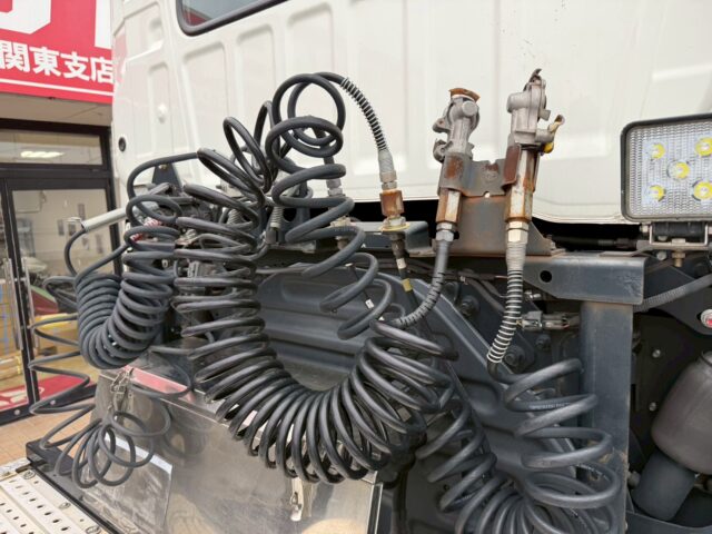 日野:17プロフィア:ハイルーフ:トレーラーヘッド:第5輪荷重11.500㎏:車検7月迄