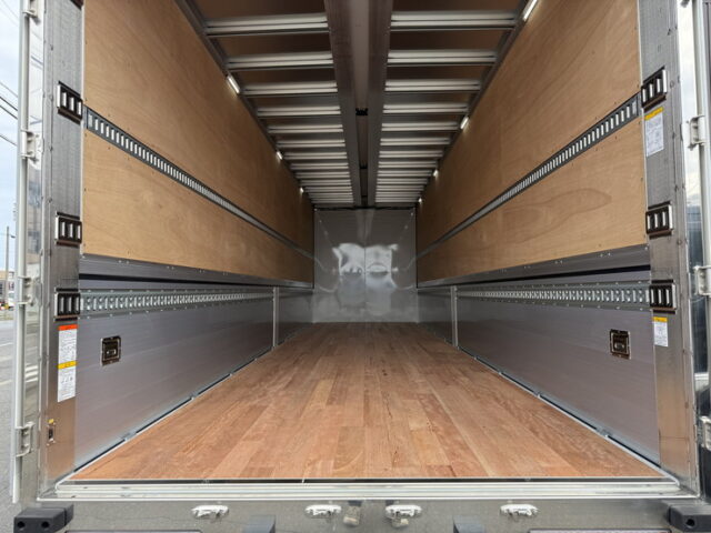 日野：17プロフィア：ハイルーフ：ウィング：未使用：アルミホイール：リア門口ステンレス