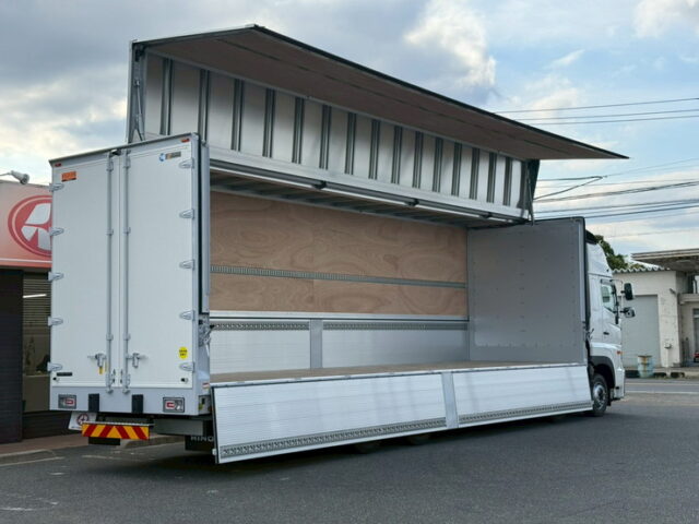 日野：17プロフィア：ハイルーフ：ウィング：未使用：木床：7速MT：車検10月迄
