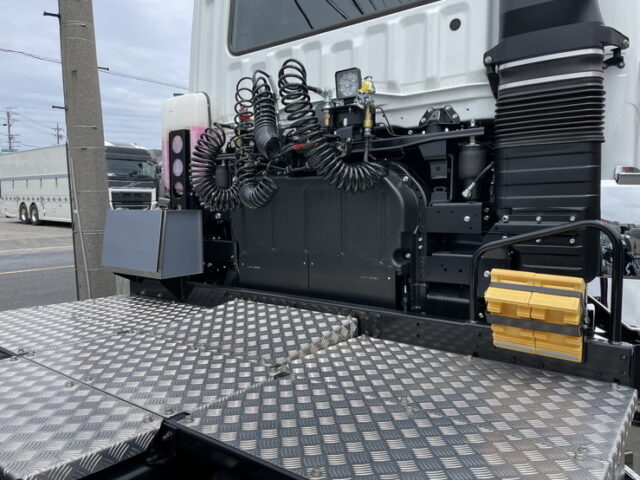 新品架装済　トレーラーヘッド　ハイルーフ　未使用　D尺　第5輪荷重11.500㎏　プレミアムライン