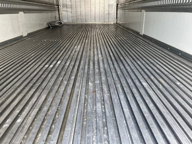 日野　レンジャープロ　冷凍ウィング　ステンレスサイドバンパー　メッキパーツ多数