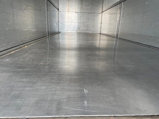 三菱ふそう　ファイター　ハイルーフ　冷凍ウィング　ヤマダボディ　ステンレスサイドバンパー　