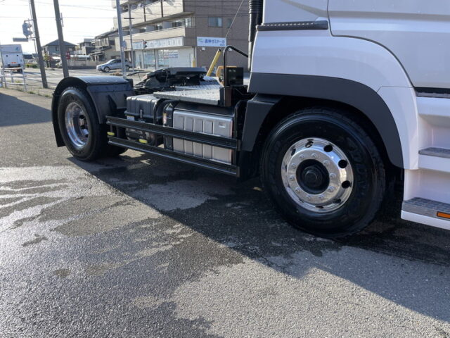 三菱ふそう　17スーパーグレート　トラクターヘッド　E尺　460馬力　リアエアサス　ハイルーフ　プレミアム