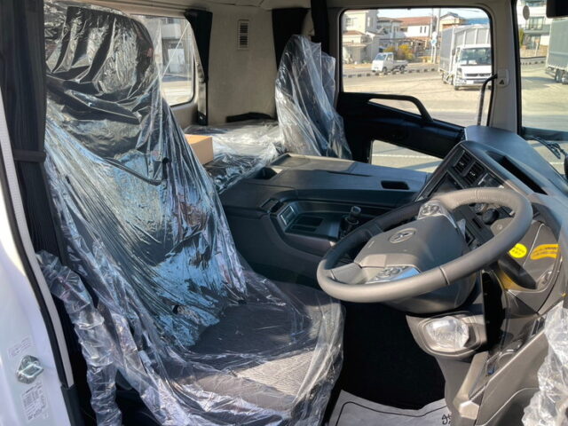 17スーパーグレート　トレーラーヘッド　ハイルーフ　未使用　E尺　460馬力　第5輪荷重11.500㎏　プレミアムライン