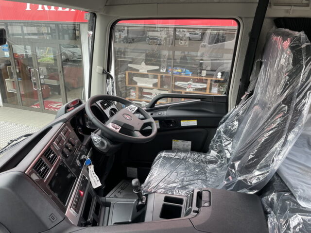 17スーパーグレート　トレーラーヘッド　ハイルーフ　D尺　460馬力　未使用　第5輪荷重11.500㎏　プレミアムライン