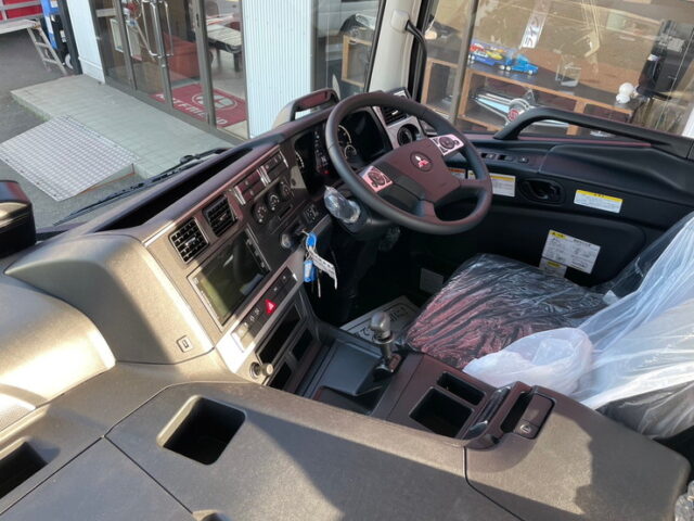 17スーパーグレート　トレーラーヘッド　ハイルーフ　未使用　E尺　460馬力　第5輪荷重11.500㎏　プレミアムライン