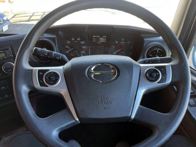 日野　17プロフィア　ハイルーフ　アルミウィング　アルミホイール　AT　メッキパーツ多数