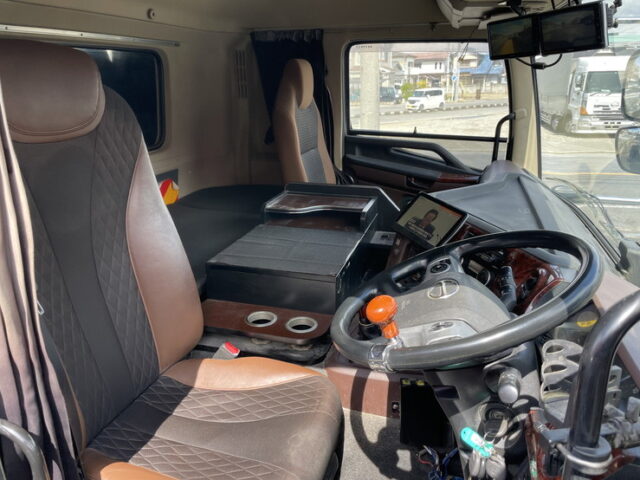 日野　17プロフィア　ダンプ　5300×2200　E13C　前出しバンパー　昇降機付き　電動コボレーン