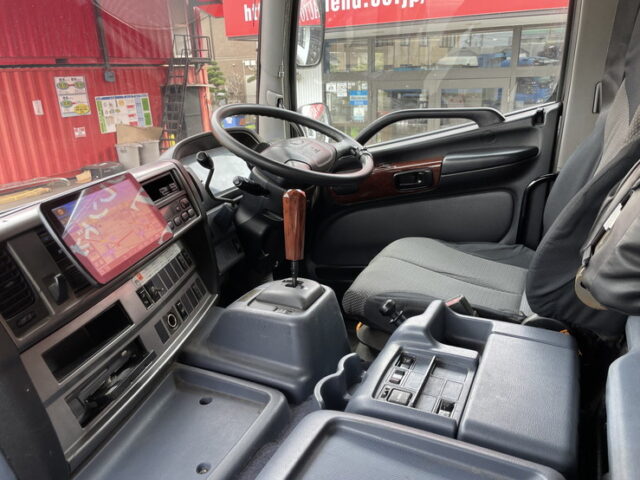 日野　プロフィア　ハイルーフ　トレーラーヘッド　架装多数　第5輪荷重8.900㎏　メッキホイール