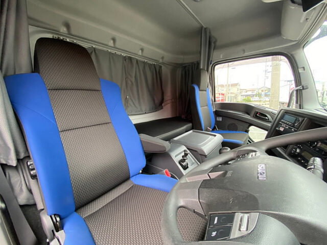 【826】H30　ギガ　4軸　ウィング　格納ゲート　7速MT　エアサス　走行距離10万km以下