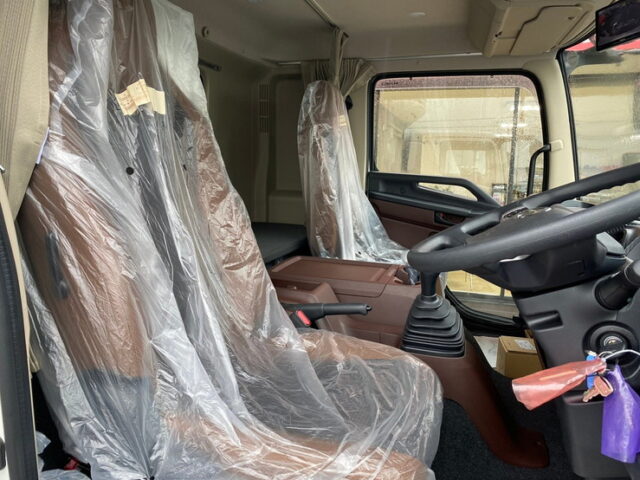 【906】R3　17レンジャー　6200ワイド　冷凍ウィング　エアサス　床シマイタ　240馬力　登録済未使用車