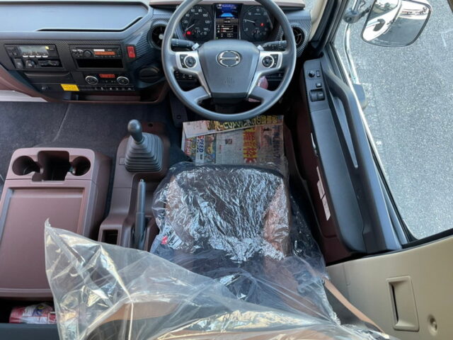 【764】R3　17レンジャー　造りボディ　冷凍ウィング　6500ボディセミワイド　エアサス　90アオリ